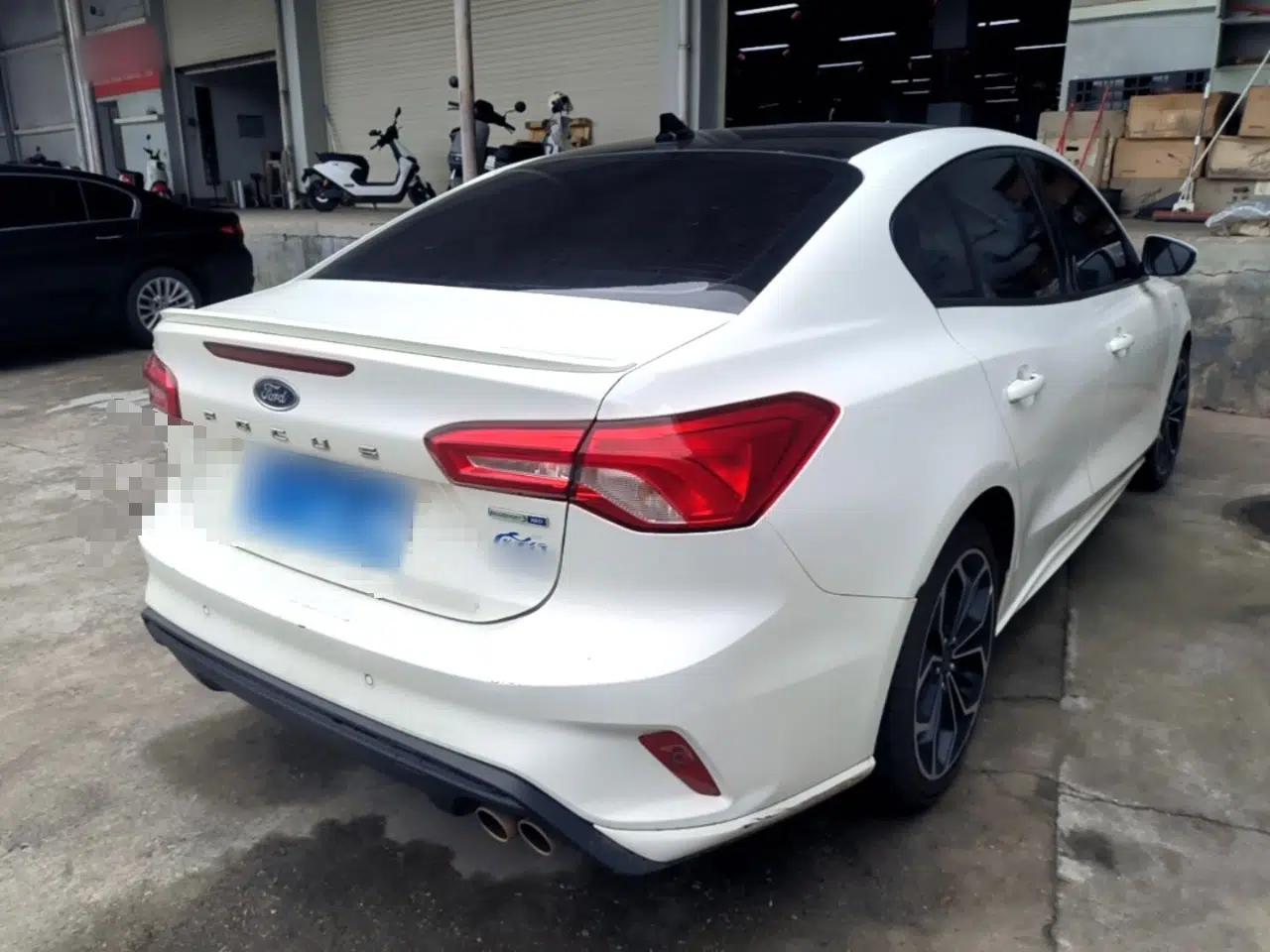 Ford Focus 2021 Sedan EcoBoost 180 Automatic ST Line — миниатюра 6