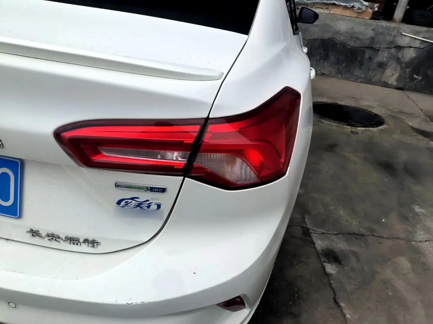 Ford Focus 2021 Sedan EcoBoost 180 Automatic ST Line — миниатюра 9