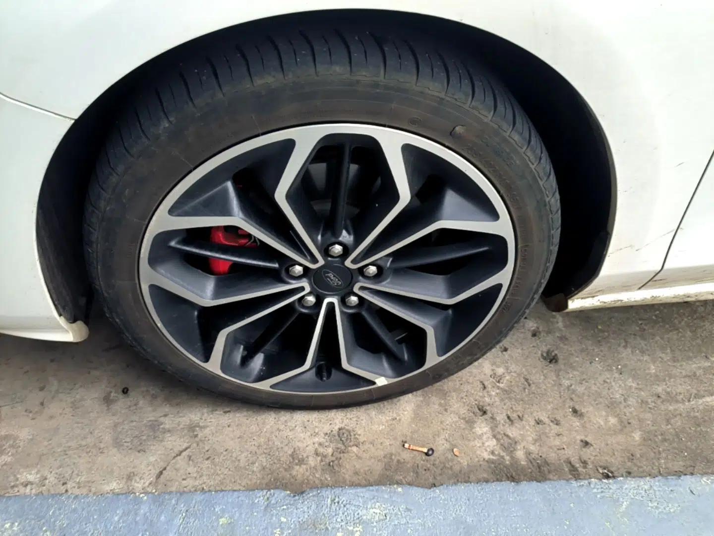 Ford Focus 2021 Sedan EcoBoost 180 Automatic ST Line — миниатюра 10