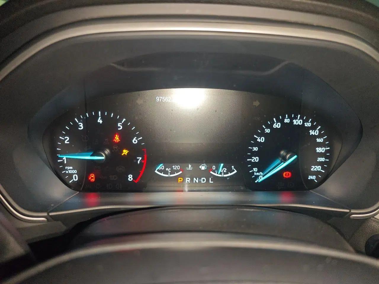 Ford Focus 2020 Sedan 1.5L Automatic Sharp Edition — миниатюра 11