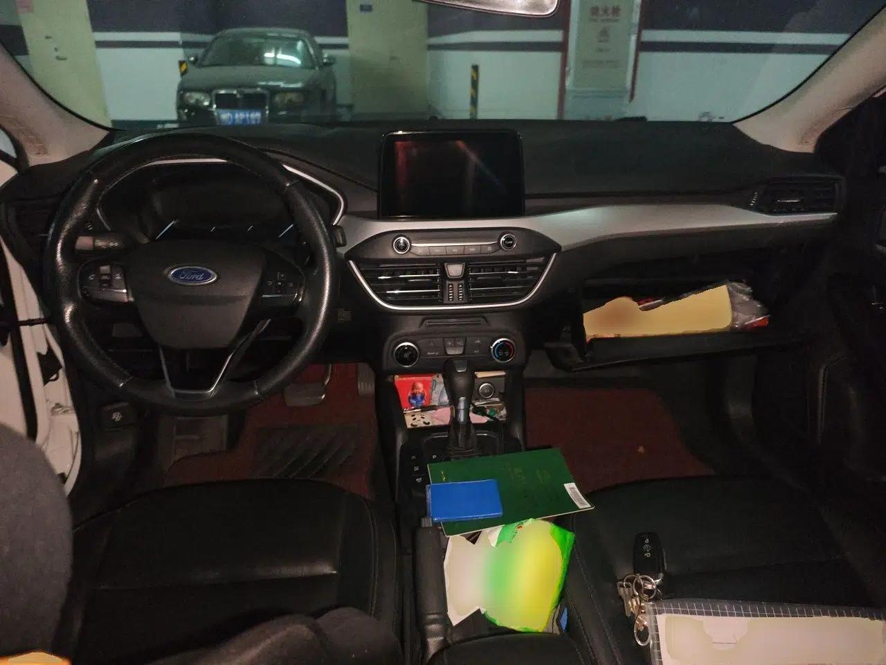 Ford Focus 2020 Sedan 1.5L Automatic Sharp Edition — миниатюра 9