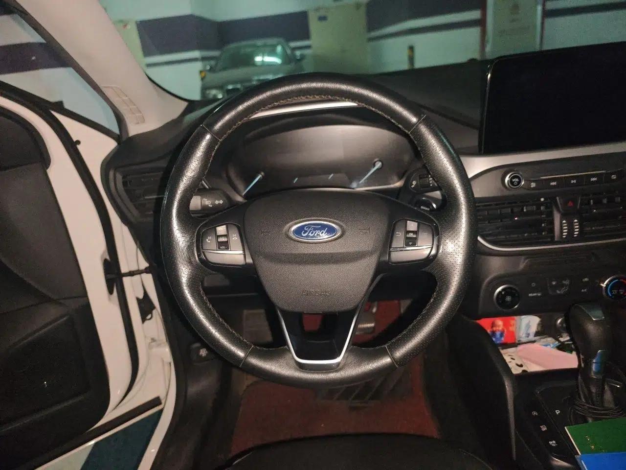 Ford Focus 2020 Sedan 1.5L Automatic Sharp Edition — миниатюра 10