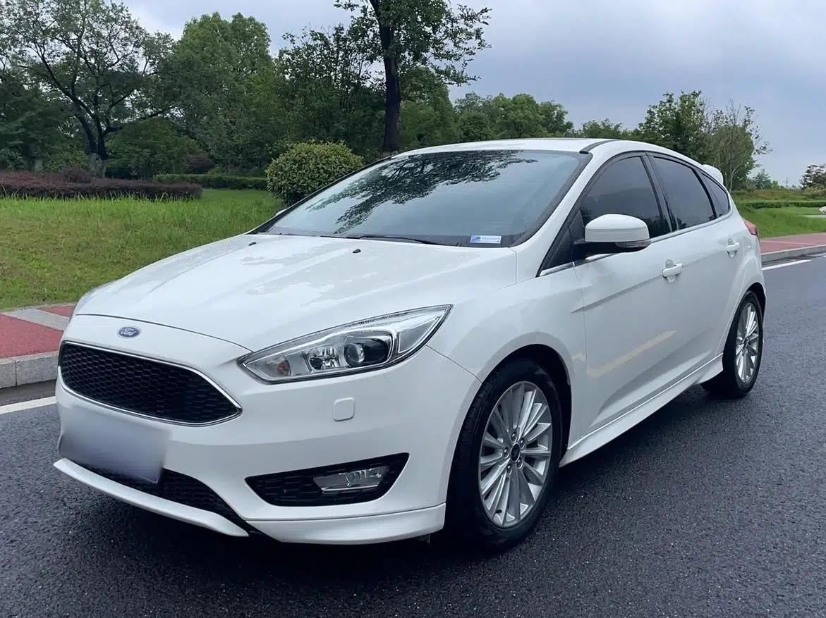 Ford Focus 2018 Hatchback Classic EcoBoost 180 Automatic Sport Edition — миниатюра 1