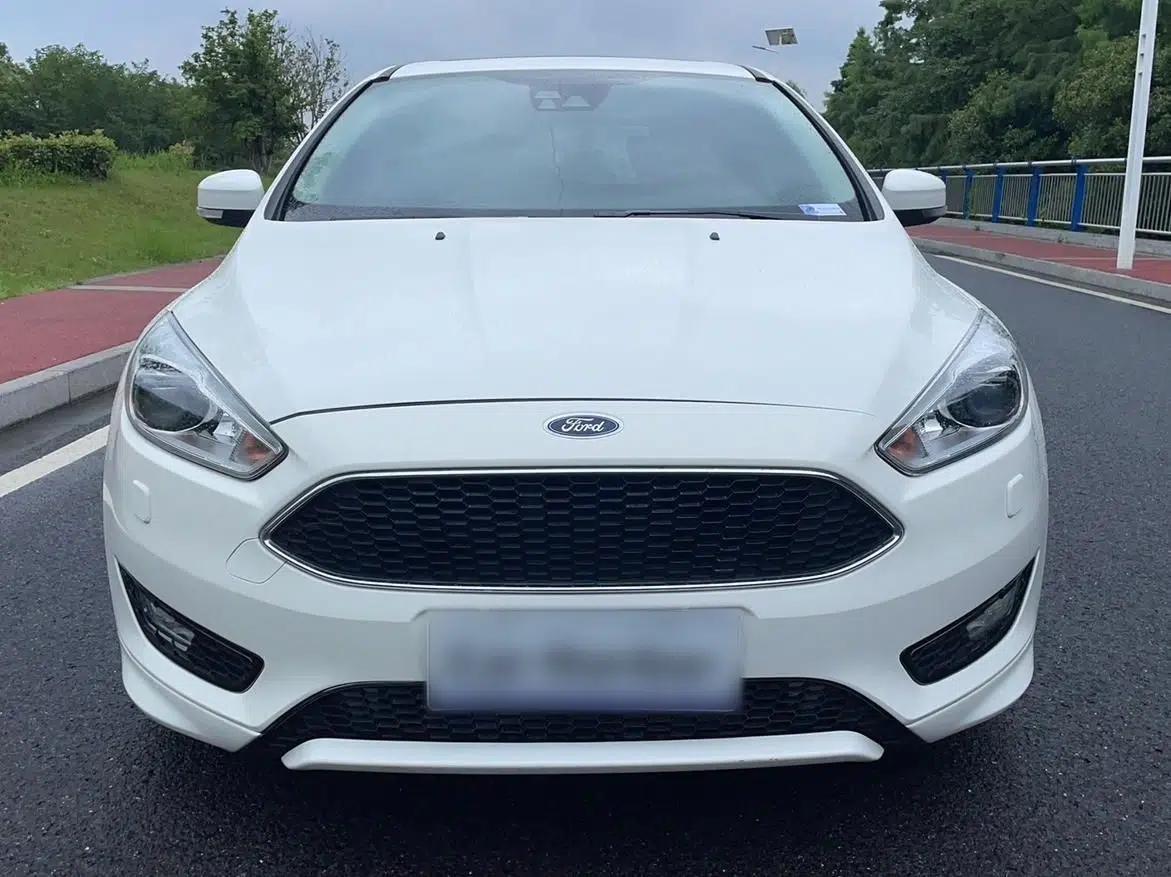 Ford Focus 2018 Hatchback Classic EcoBoost 180 Automatic Sport Edition — миниатюра 12