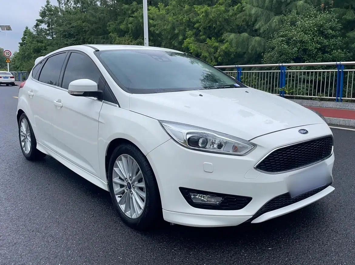 Ford Focus 2018 Hatchback Classic EcoBoost 180 Automatic Sport Edition — миниатюра 13