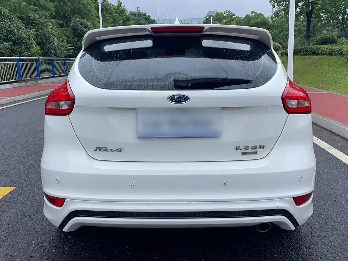 Ford Focus 2018 Hatchback Classic EcoBoost 180 Automatic Sport Edition — миниатюра 15