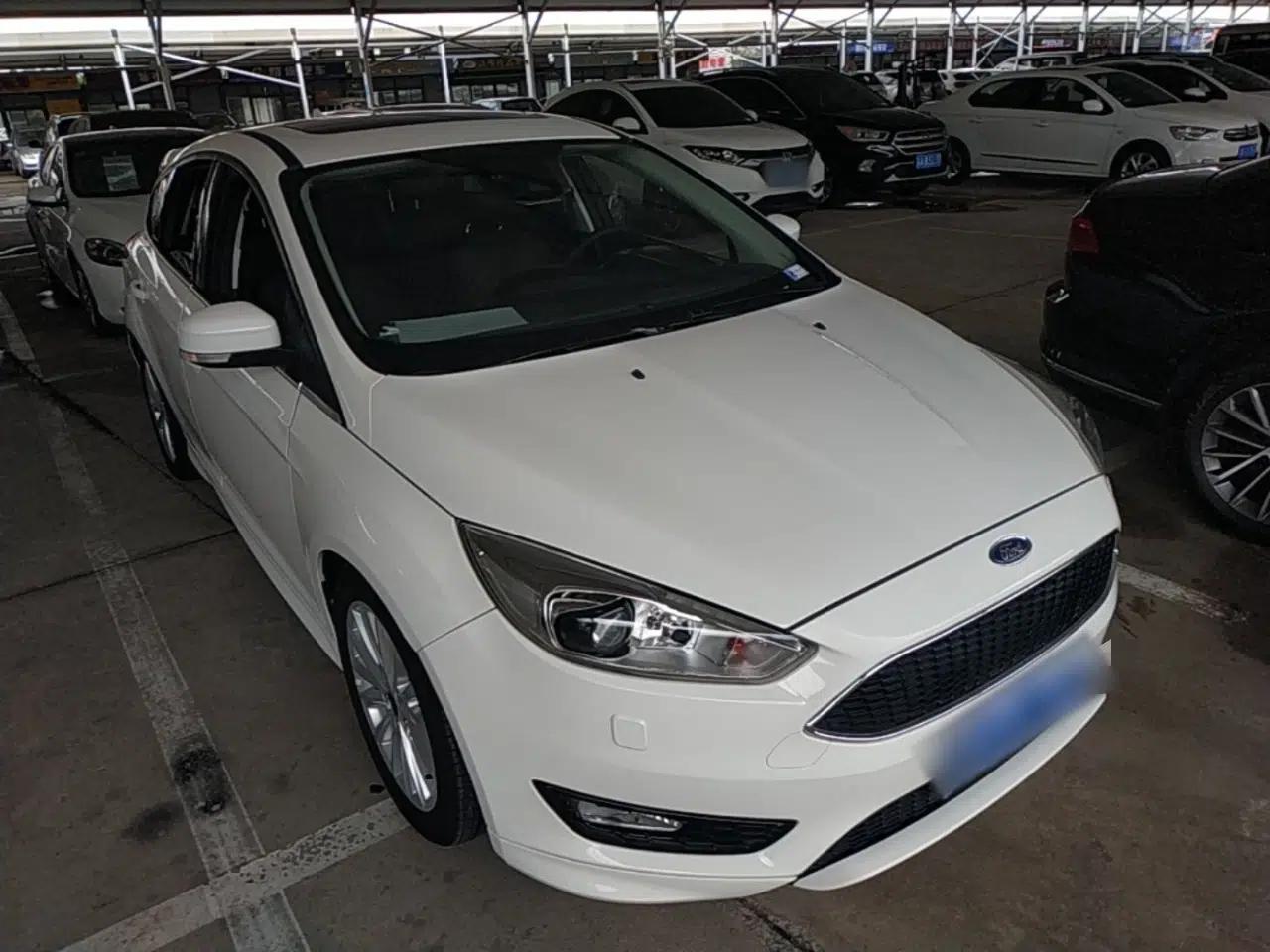 Ford Focus 2018 Hatchback Classic EcoBoost 180 Automatic Sport Edition — миниатюра 3