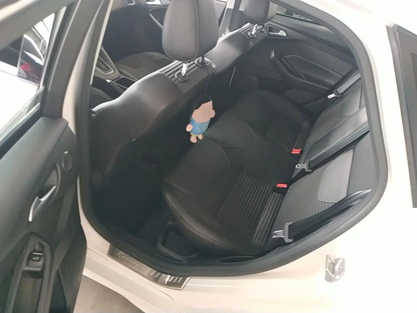 Ford Focus 2018 Hatchback Classic EcoBoost 180 Automatic Sport Edition — миниатюра 28