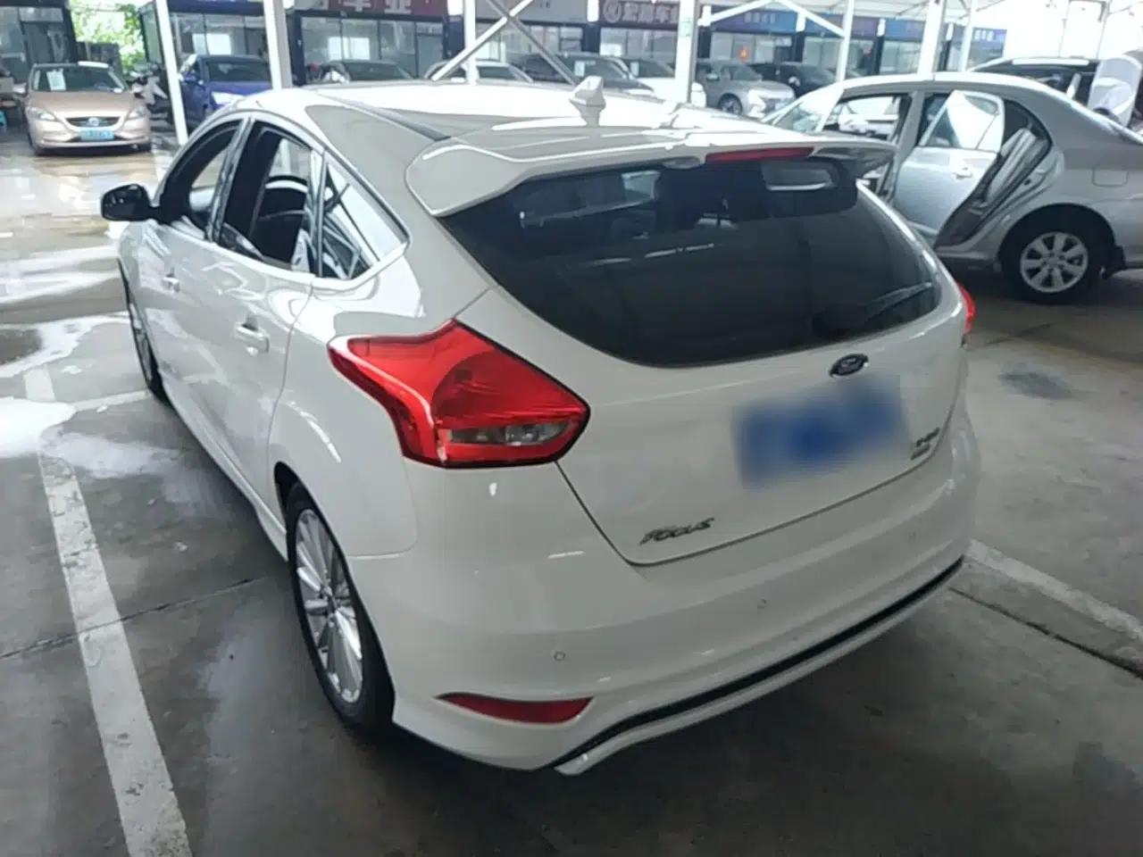 Ford Focus 2018 Hatchback Classic EcoBoost 180 Automatic Sport Edition — миниатюра 4