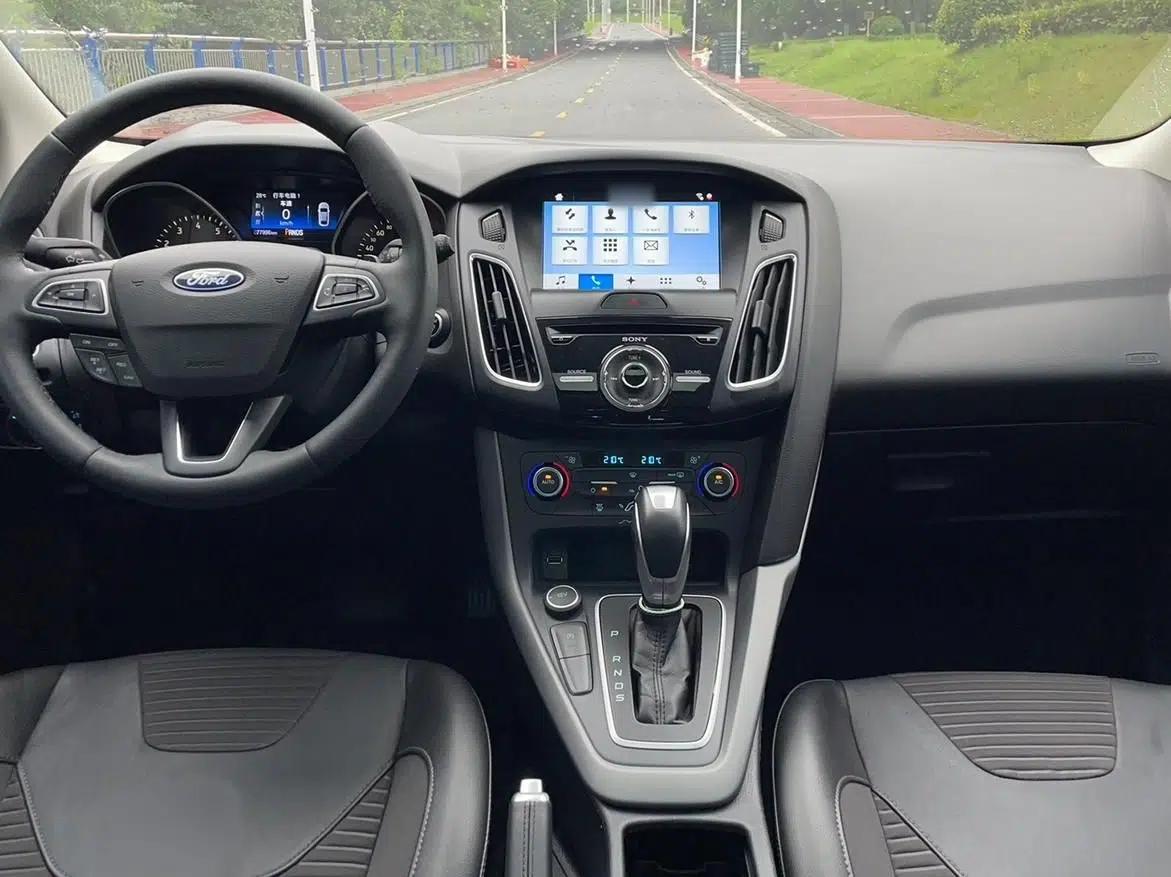 Ford Focus 2018 Hatchback Classic EcoBoost 180 Automatic Sport Edition — миниатюра 31