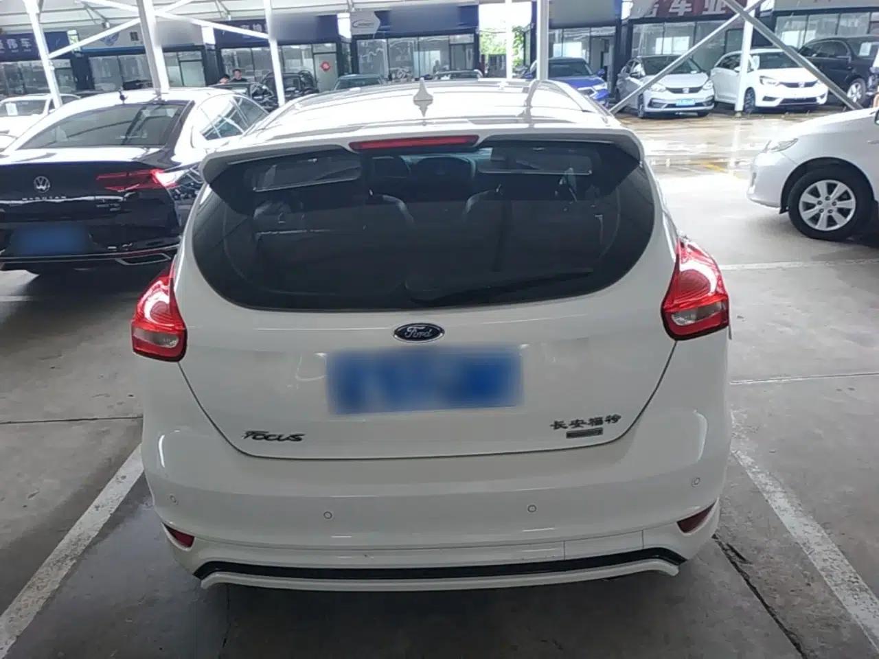 Ford Focus 2018 Hatchback Classic EcoBoost 180 Automatic Sport Edition — миниатюра 5