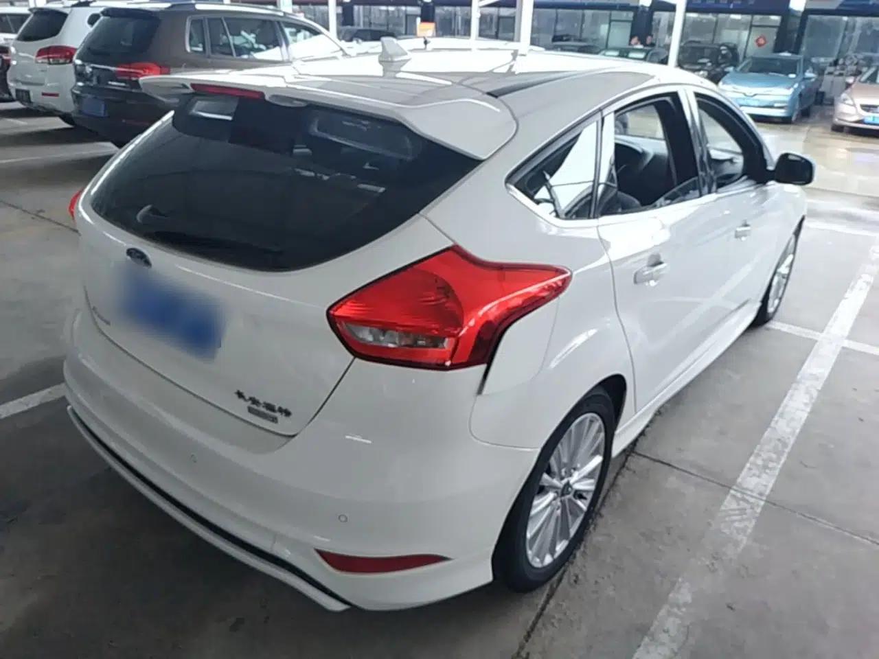 Ford Focus 2018 Hatchback Classic EcoBoost 180 Automatic Sport Edition — миниатюра 6