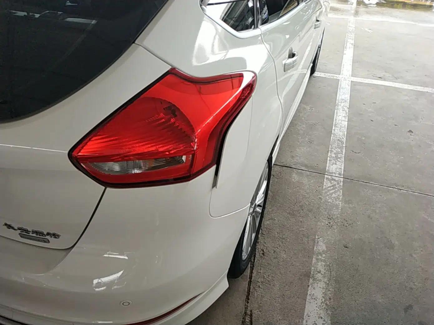 Ford Focus 2018 Hatchback Classic EcoBoost 180 Automatic Sport Edition — миниатюра 9