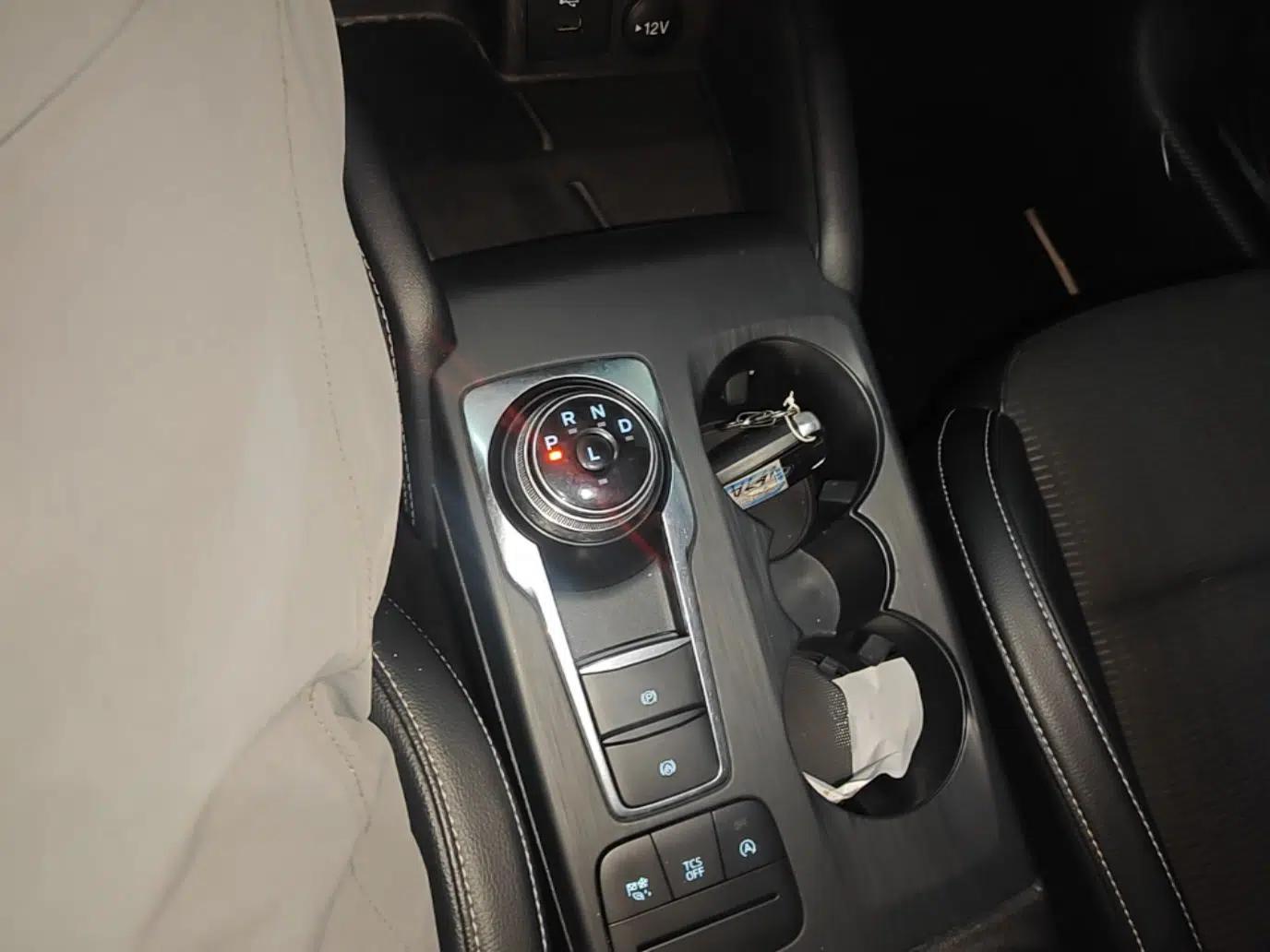 Ford Focus 2021 Hatchback EcoBoost 180 Automatic Titanium Edition — миниатюра 16