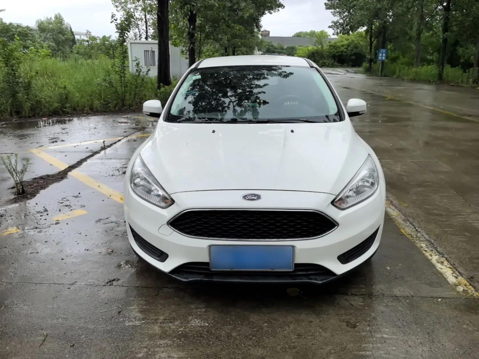 Ford Focus 2018 Hatchback Classic 1.6L Automatic Comfort Plus SmartDrive Edition — миниатюра 2