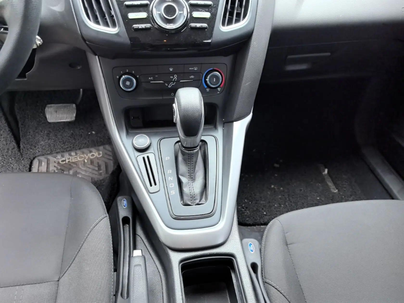 Ford Focus 2018 Hatchback Classic 1.6L Automatic Comfort Plus SmartDrive Edition — миниатюра 16