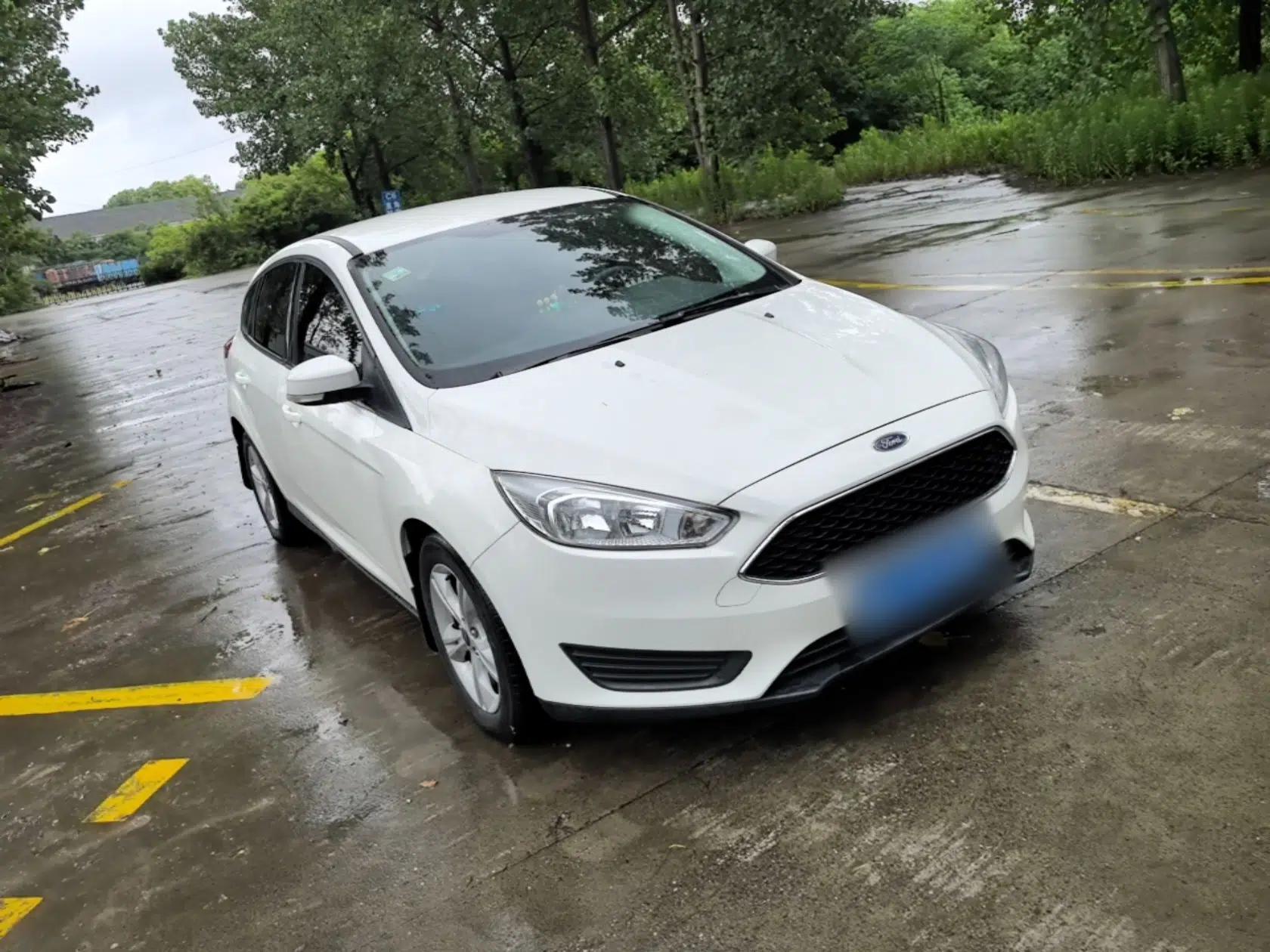 Ford Focus 2018 Hatchback Classic 1.6L Automatic Comfort Plus SmartDrive Edition — миниатюра 3