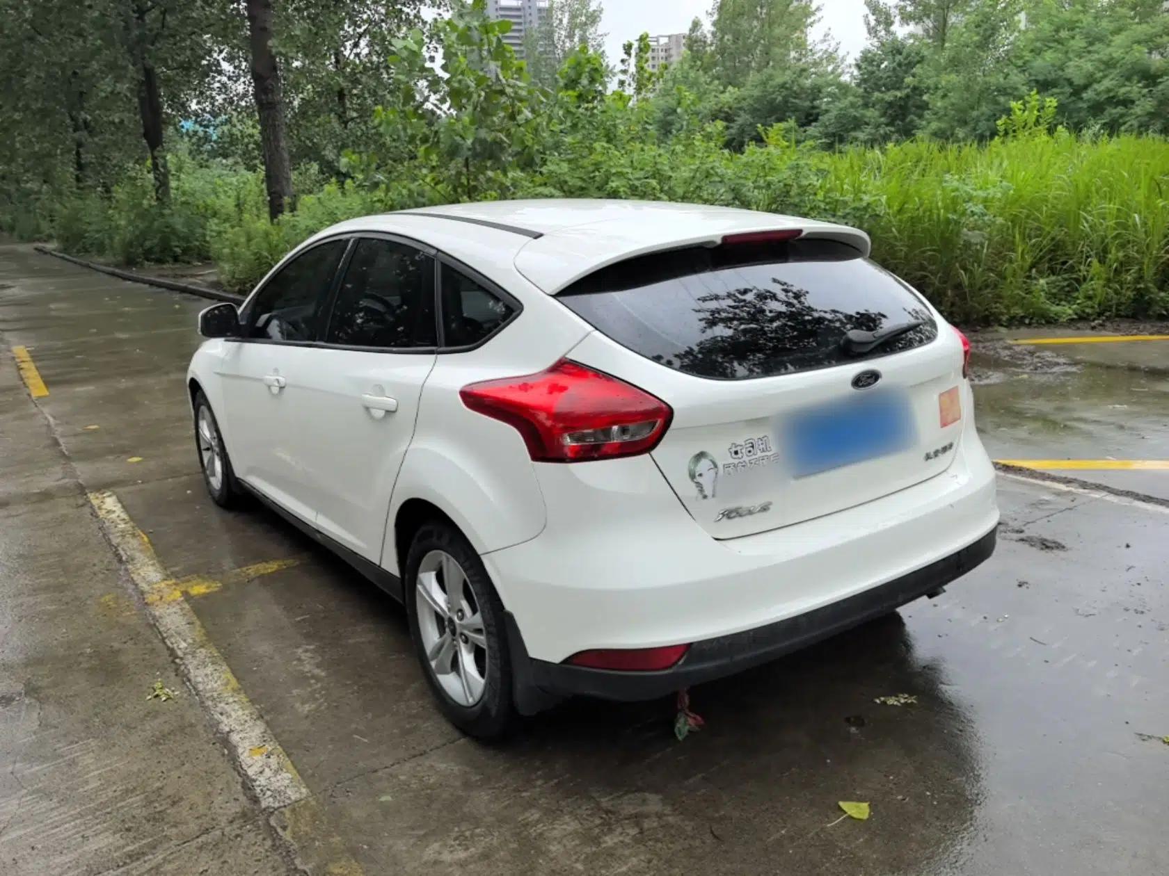 Ford Focus 2018 Hatchback Classic 1.6L Automatic Comfort Plus SmartDrive Edition — миниатюра 4