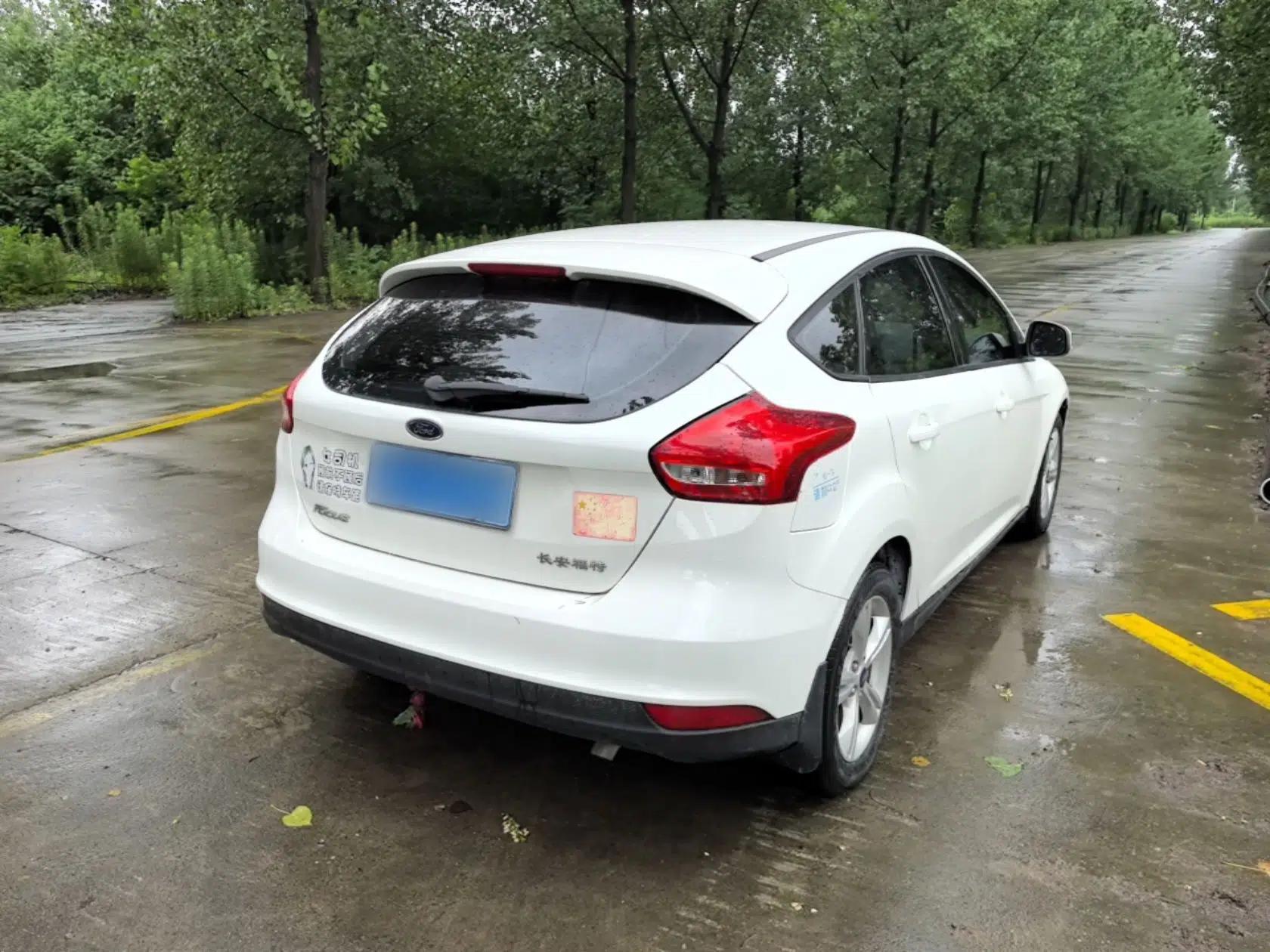 Ford Focus 2018 Hatchback Classic 1.6L Automatic Comfort Plus SmartDrive Edition — миниатюра 6