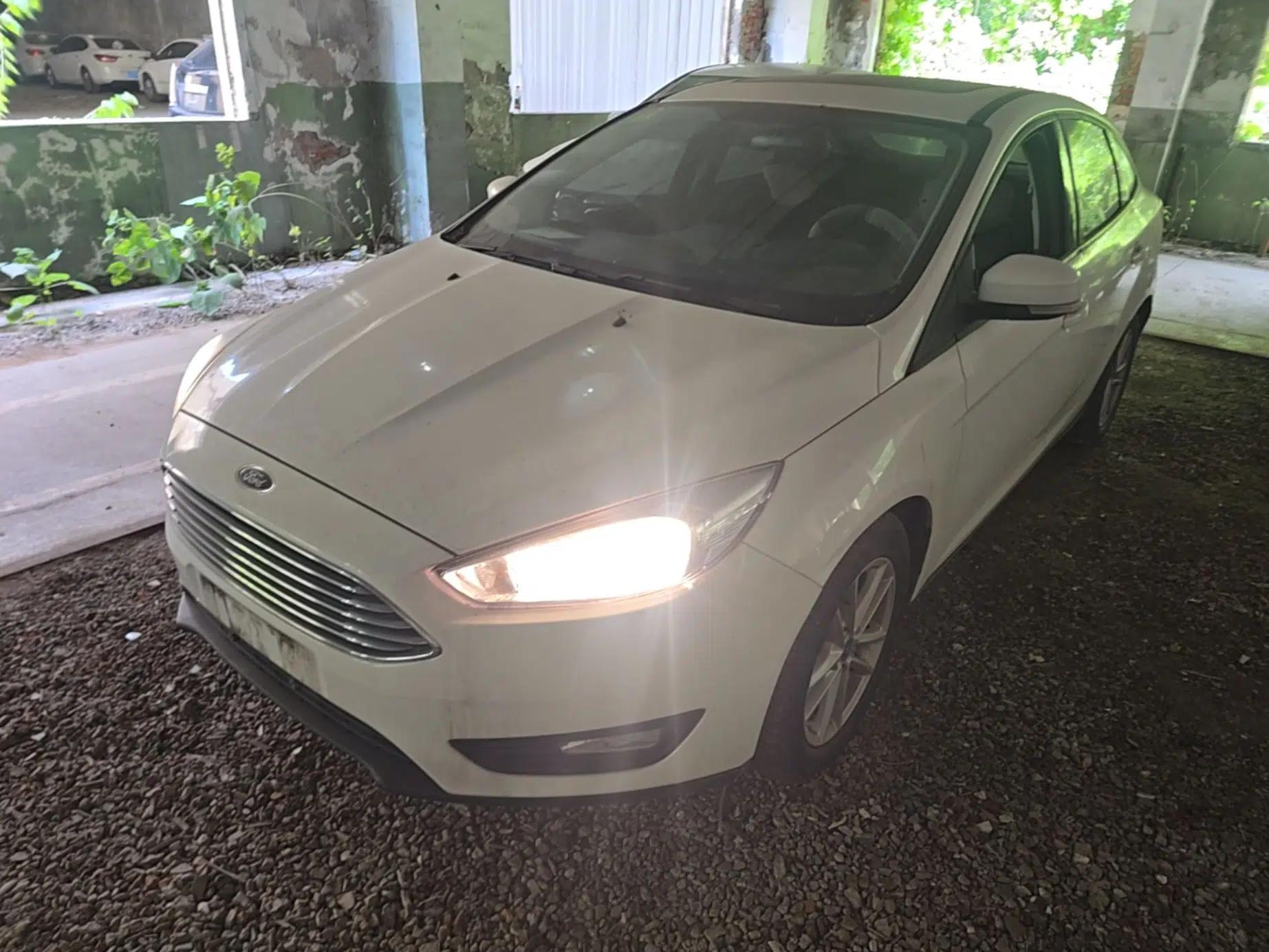 Ford Focus 2018 Sedan Classic 1.6L Automatic Trendy SmartDrive Edition — миниатюра 1