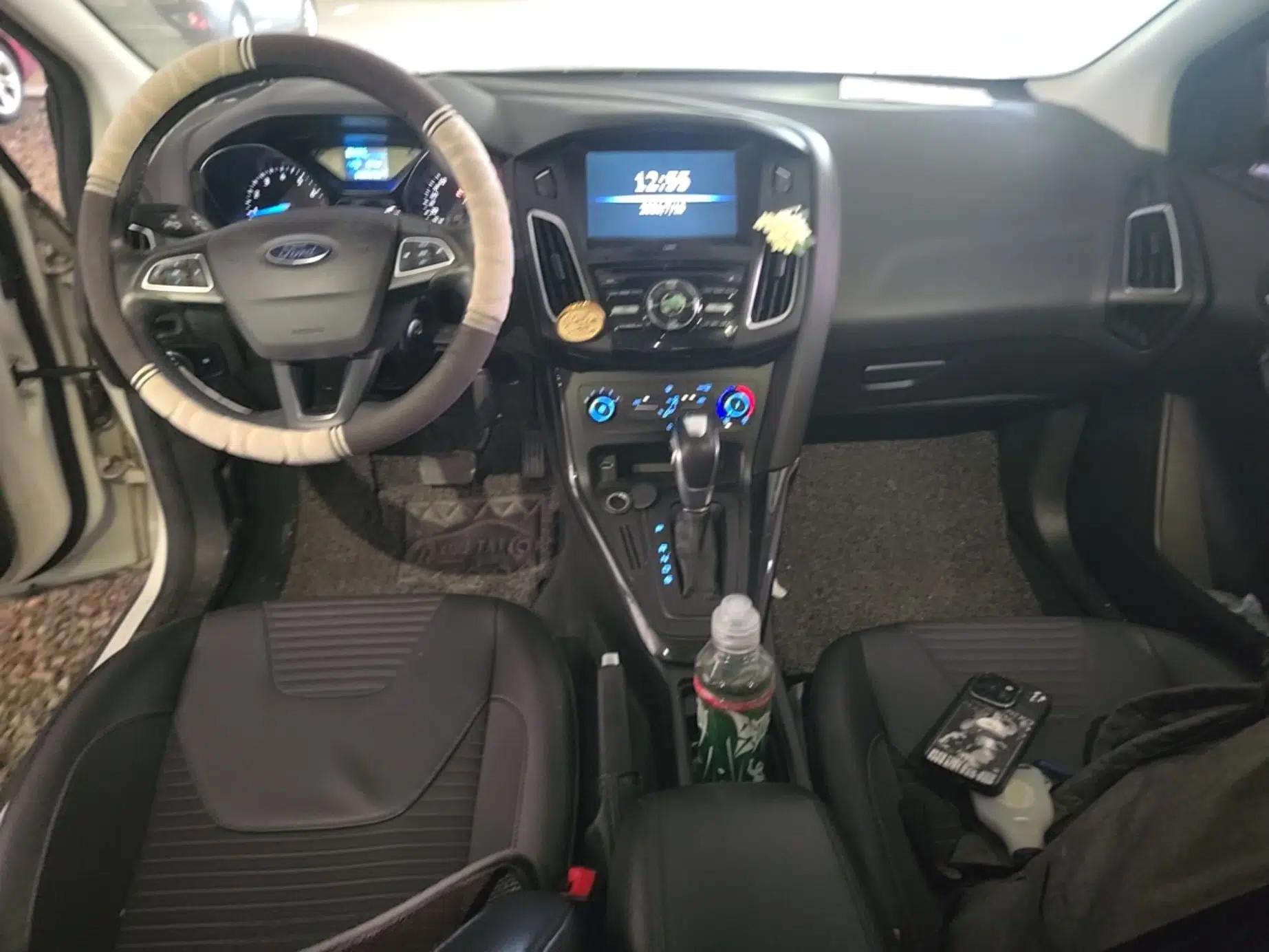 Ford Focus 2018 Sedan Classic 1.6L Automatic Trendy SmartDrive Edition — миниатюра 12