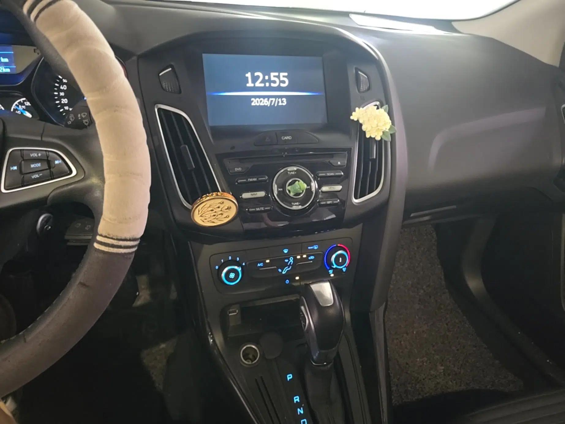 Ford Focus 2018 Sedan Classic 1.6L Automatic Trendy SmartDrive Edition — миниатюра 15