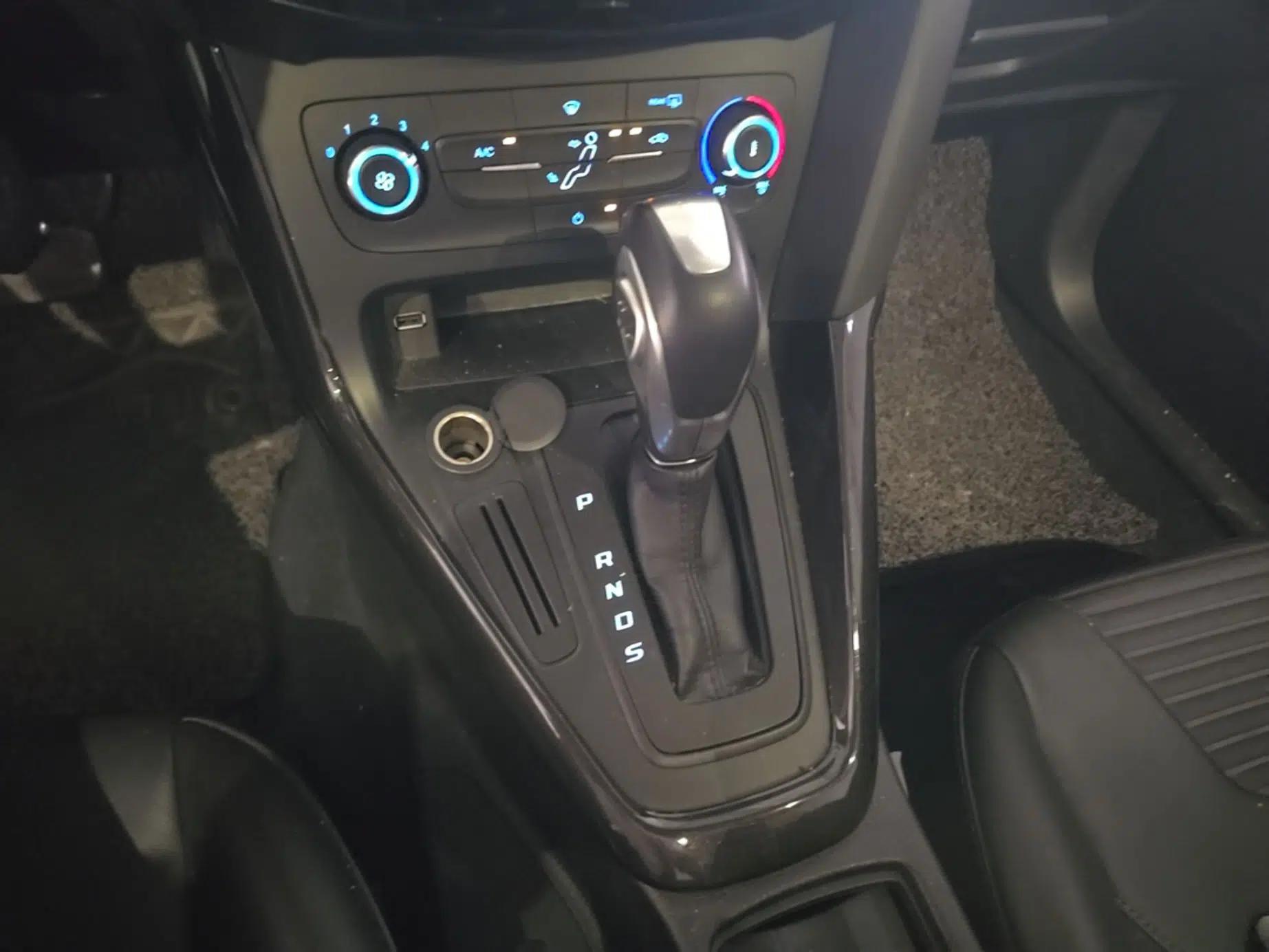 Ford Focus 2018 Sedan Classic 1.6L Automatic Trendy SmartDrive Edition — миниатюра 16