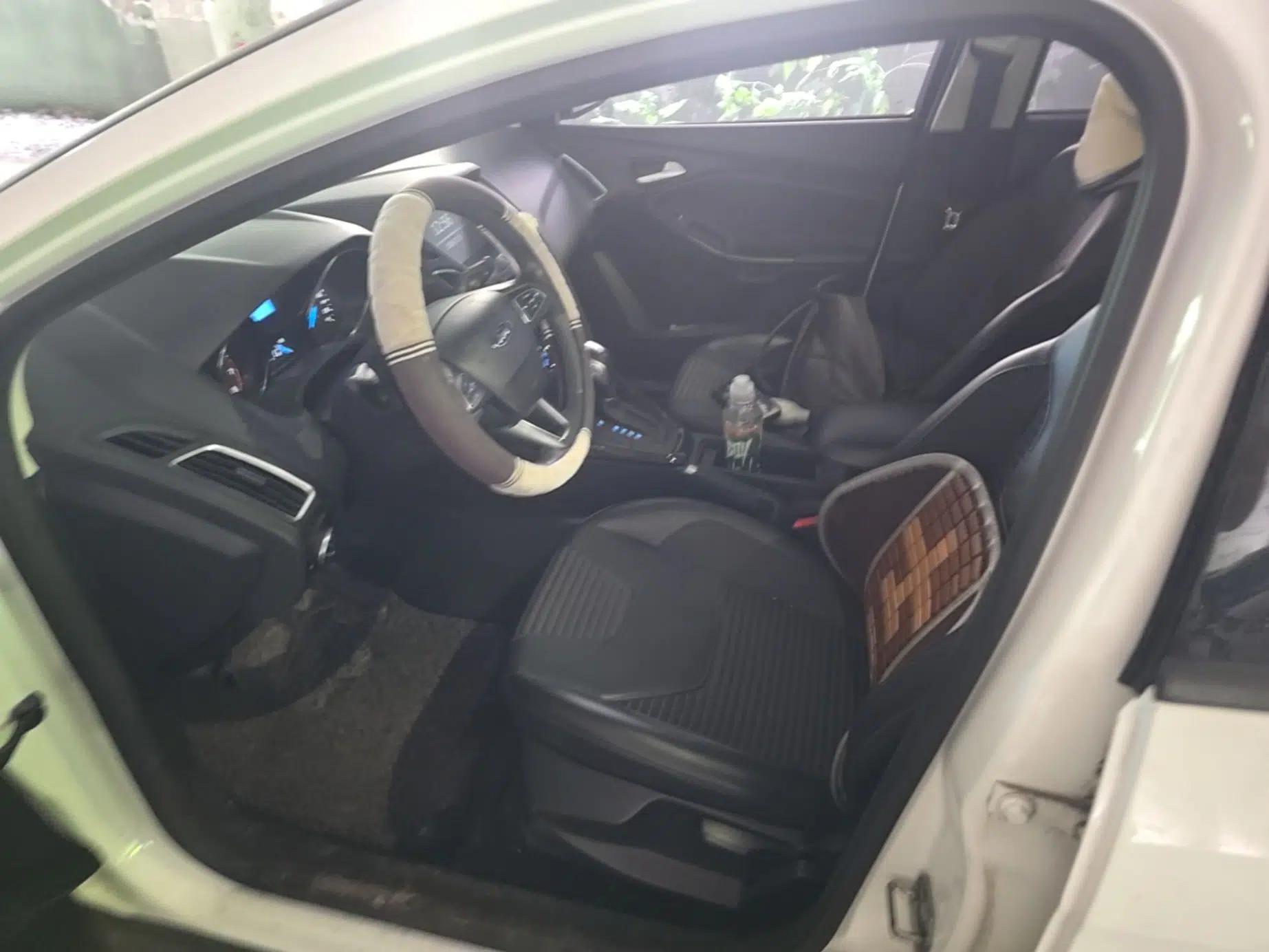 Ford Focus 2018 Sedan Classic 1.6L Automatic Trendy SmartDrive Edition — миниатюра 17