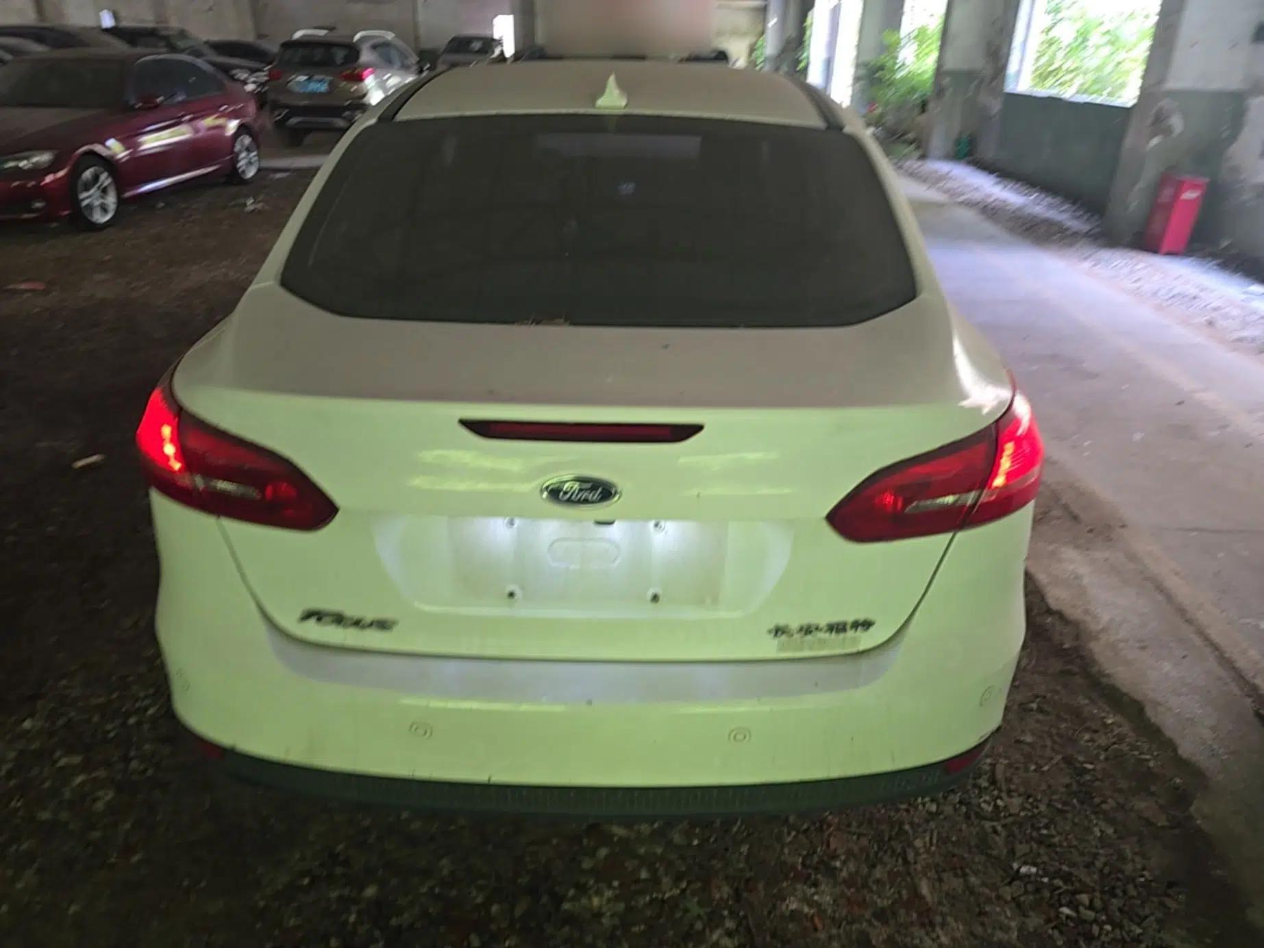 Ford Focus 2018 Sedan Classic 1.6L Automatic Trendy SmartDrive Edition — миниатюра 5
