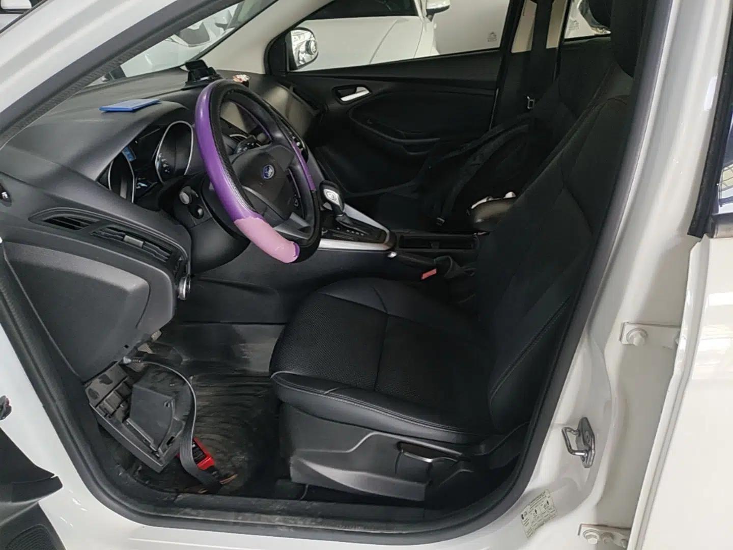 Ford Focus 2018 Hatchback Classic 1.6L Automatic Comfort Plus SmartDrive Edition — миниатюра 22