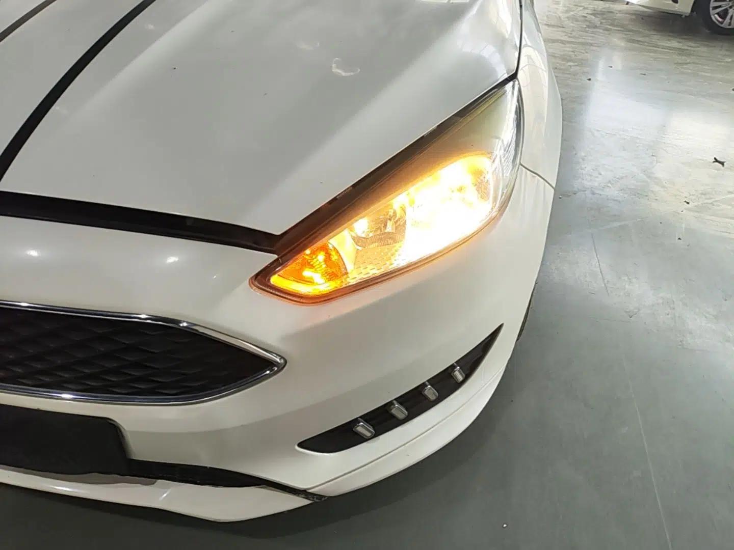Ford Focus 2018 Hatchback Classic 1.6L Automatic Comfort Plus SmartDrive Edition — миниатюра 8