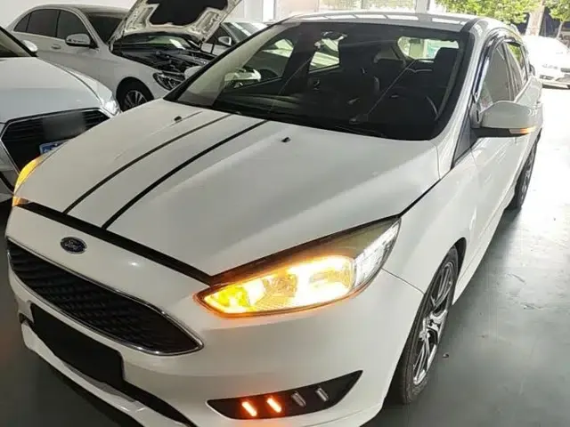 Ford Focus 2018 Hatchback Classic 1.6L Automatic Comfort Plus SmartDrive Edition