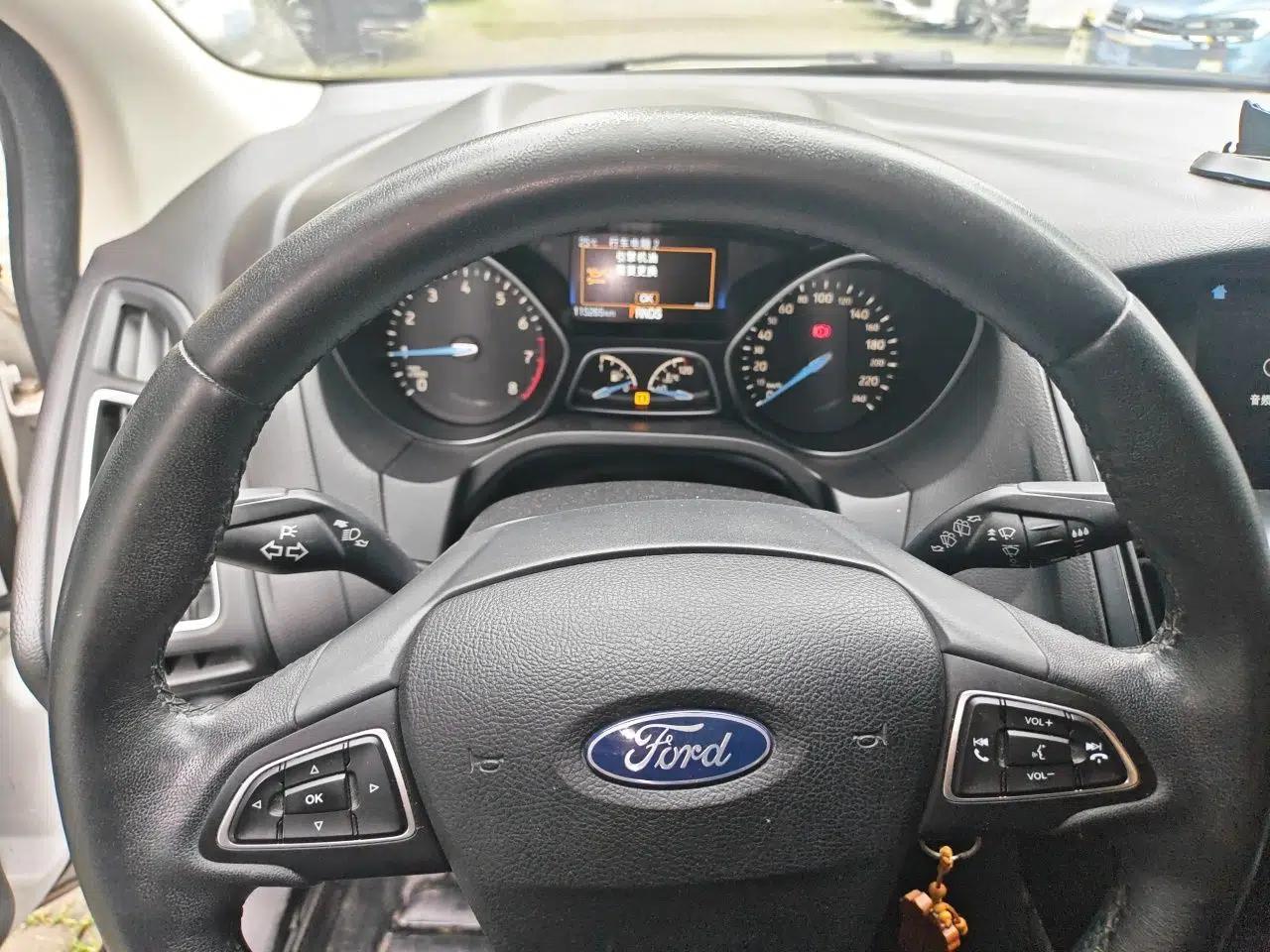 Ford Focus 2018 Hatchback Classic EcoBoost 180 Automatic Elite Model — миниатюра 11