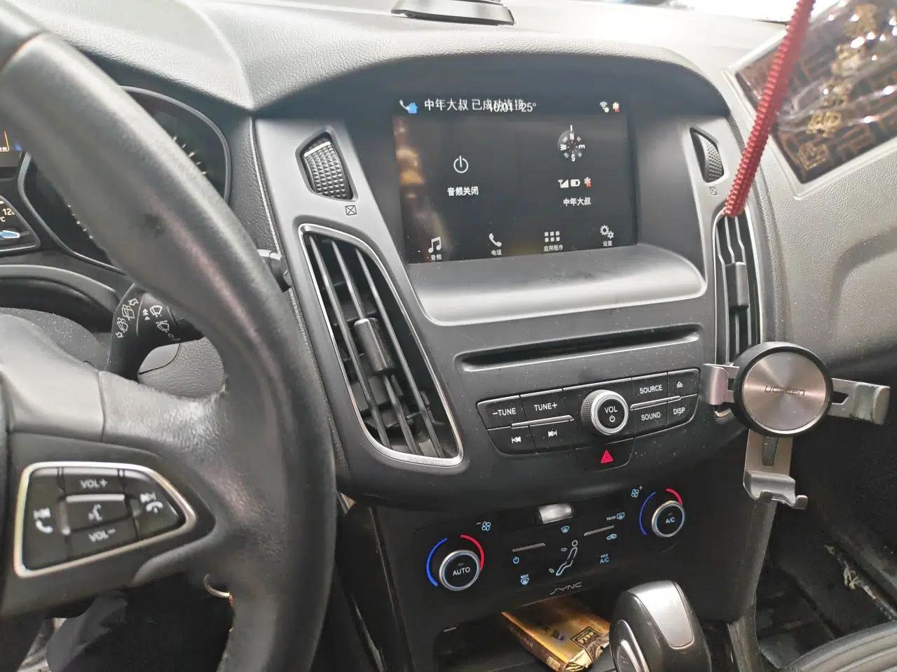 Ford Focus 2018 Hatchback Classic EcoBoost 180 Automatic Elite Model — миниатюра 13