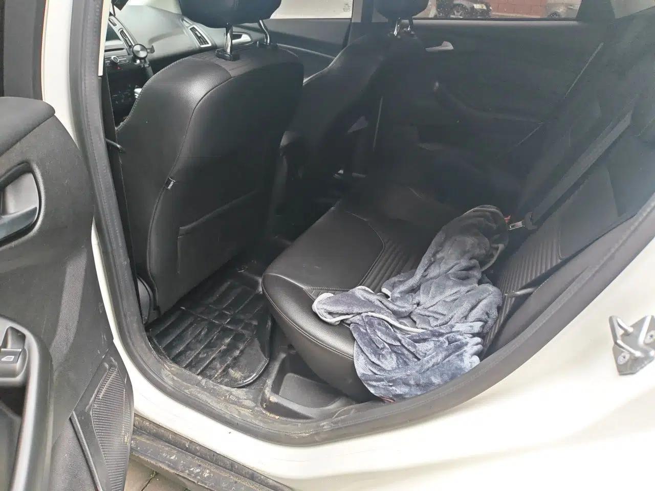 Ford Focus 2018 Hatchback Classic EcoBoost 180 Automatic Elite Model — миниатюра 17