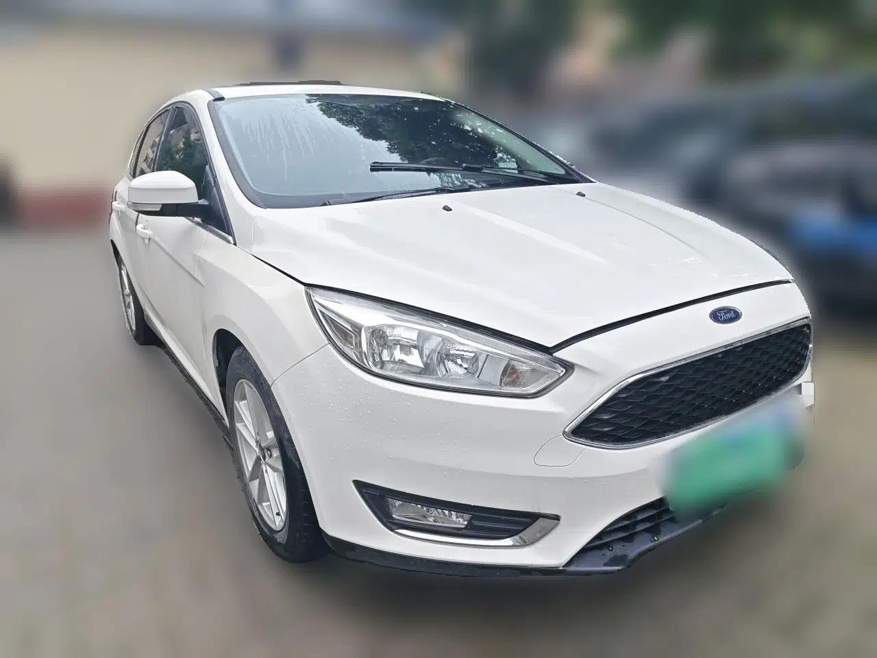 Ford Focus 2018 Hatchback Classic EcoBoost 180 Automatic Elite Model — миниатюра 3