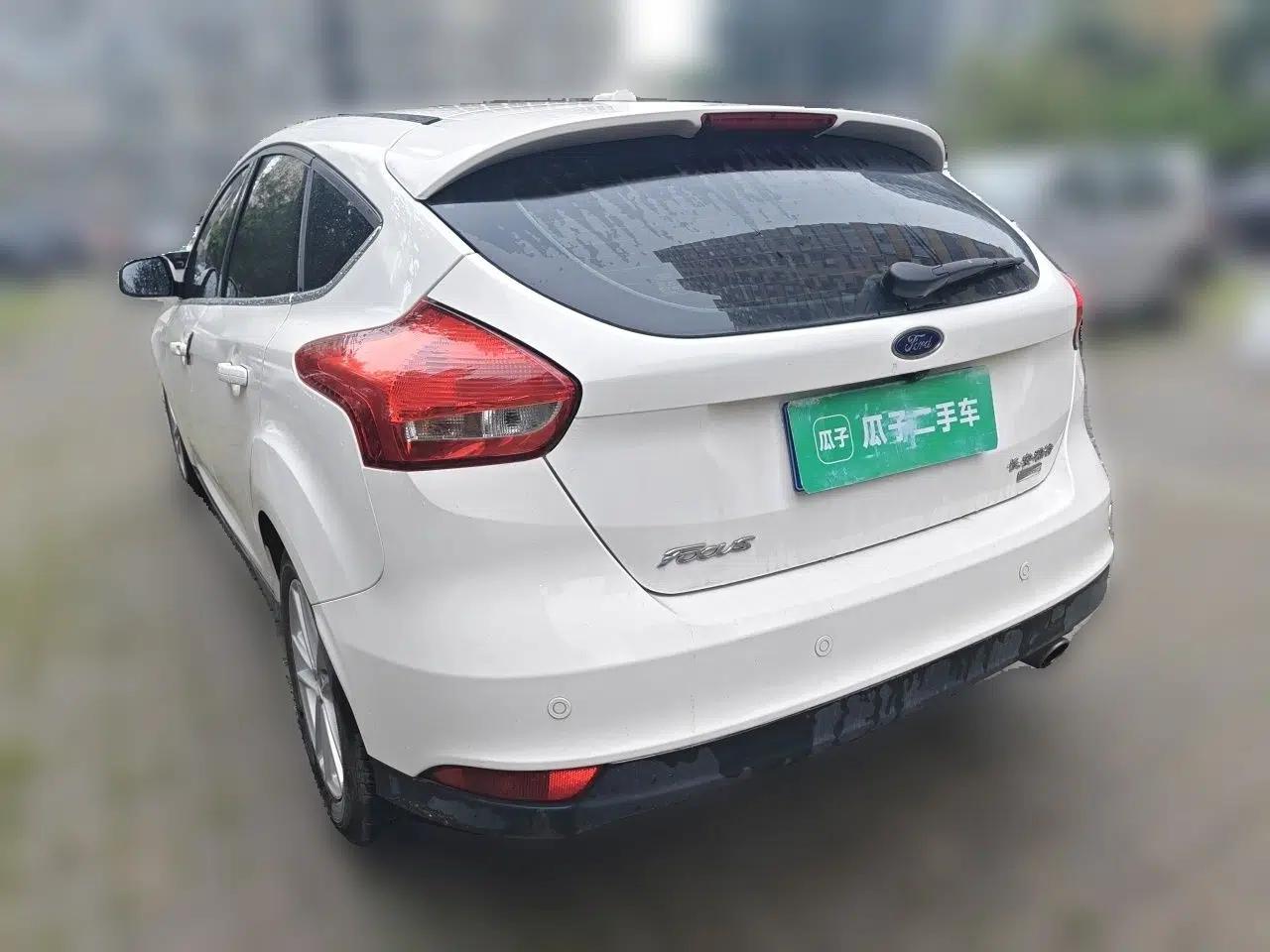 Ford Focus 2018 Hatchback Classic EcoBoost 180 Automatic Elite Model — миниатюра 4