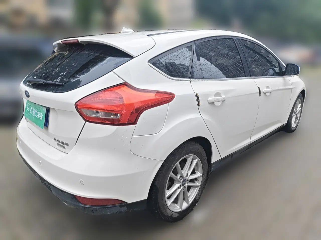 Ford Focus 2018 Hatchback Classic EcoBoost 180 Automatic Elite Model — миниатюра 6
