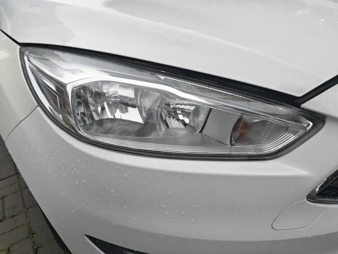 Ford Focus 2018 Hatchback Classic EcoBoost 180 Automatic Elite Model — миниатюра 7