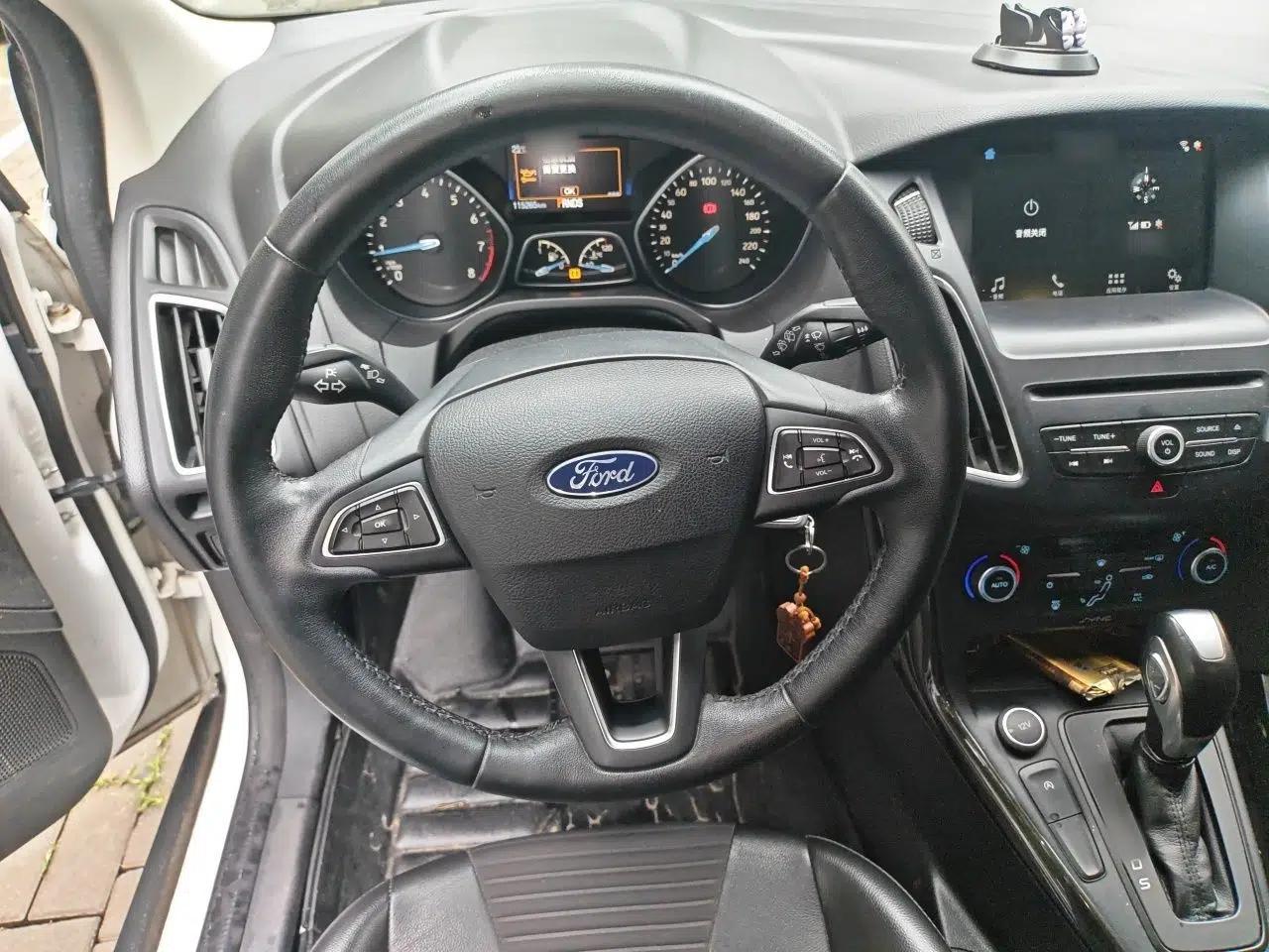 Ford Focus 2018 Hatchback Classic EcoBoost 180 Automatic Elite Model — миниатюра 10