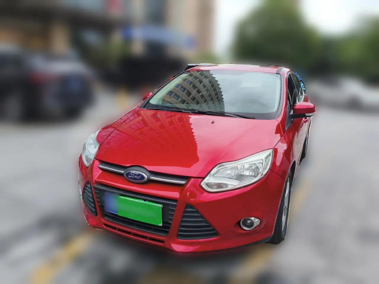 Ford Focus 2012 Hatchback 1.6L Automatic Fashion Edition — миниатюра 1