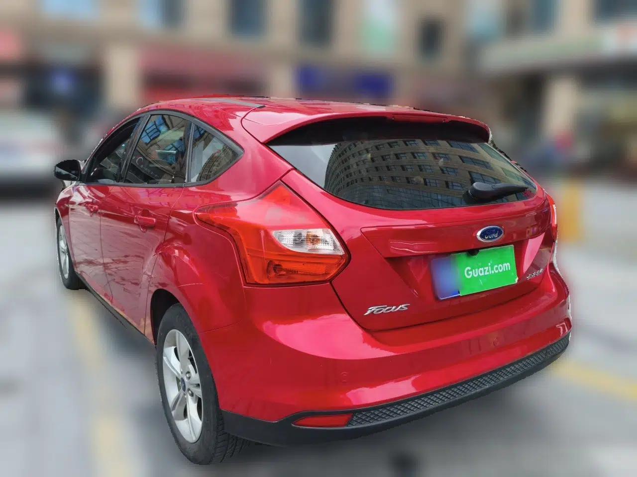 Ford Focus 2012 Hatchback 1.6L Automatic Fashion Edition — миниатюра 4