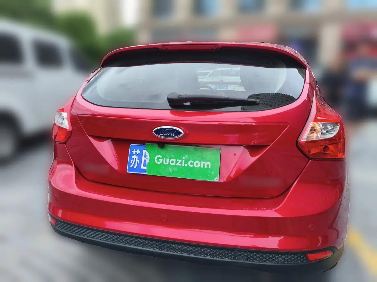 Ford Focus 2012 Hatchback 1.6L Automatic Fashion Edition — миниатюра 5