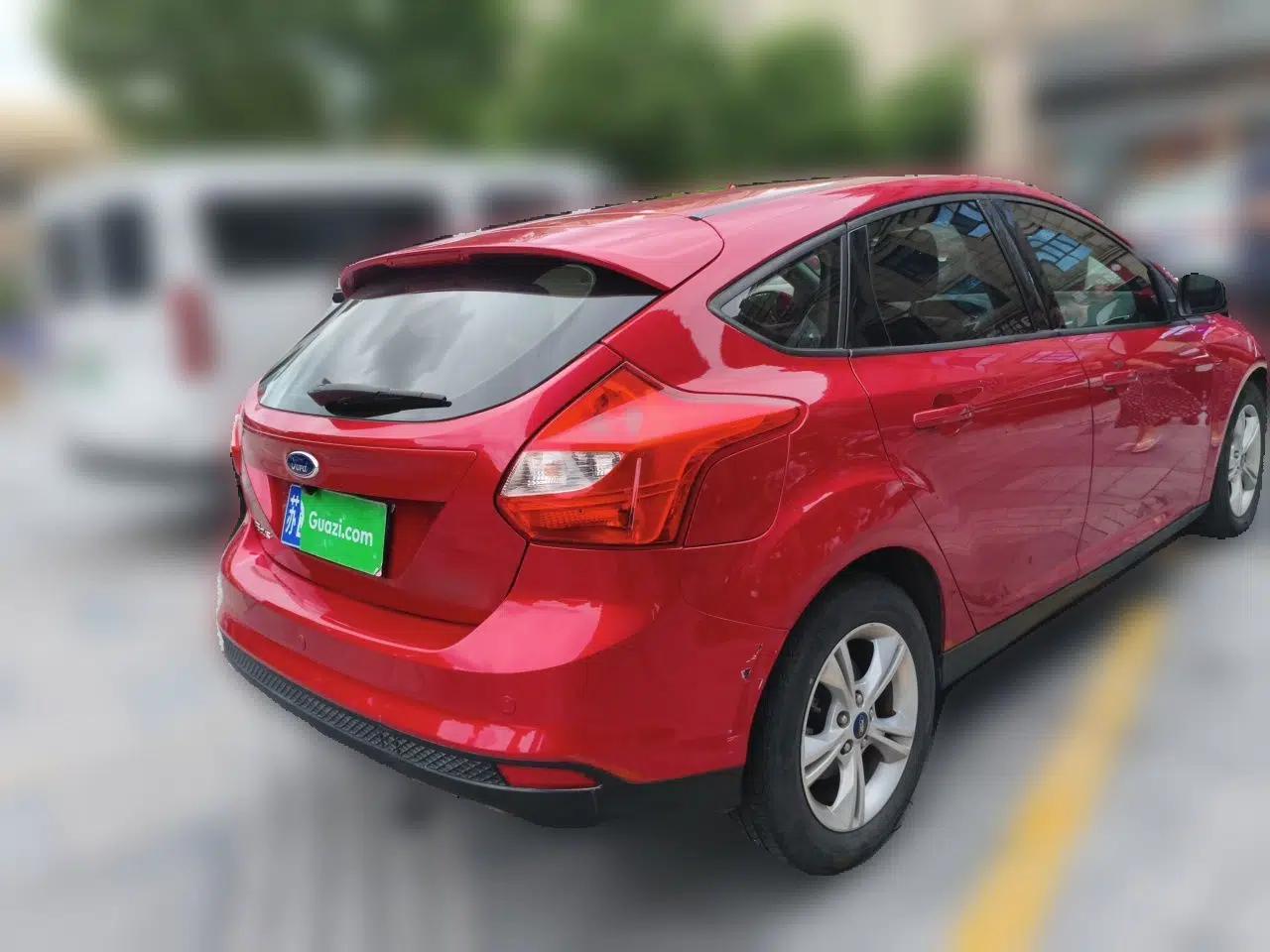 Ford Focus 2012 Hatchback 1.6L Automatic Fashion Edition — миниатюра 6
