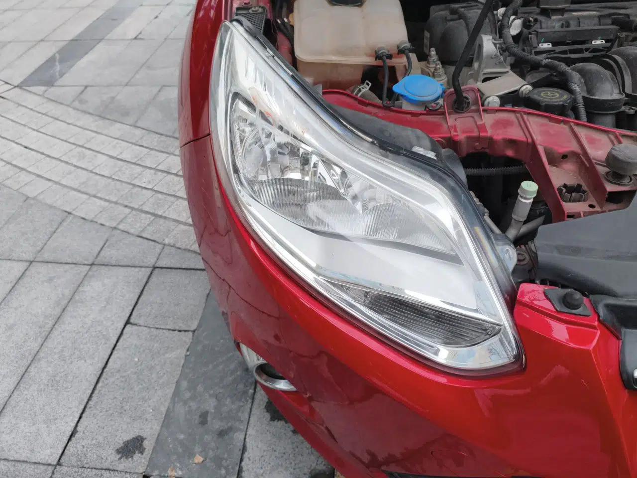 Ford Focus 2012 Hatchback 1.6L Automatic Fashion Edition — миниатюра 7