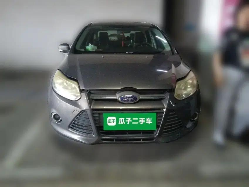 Ford Focus 2012 Sedan 1.6L Automatic Fashion Edition — миниатюра 2