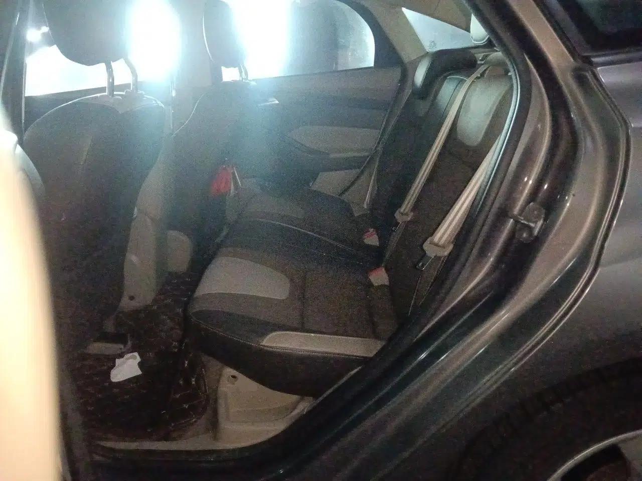 Ford Focus 2012 Sedan 1.6L Automatic Fashion Edition — миниатюра 17