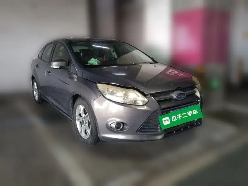 Ford Focus 2012 Sedan 1.6L Automatic Fashion Edition — миниатюра 3