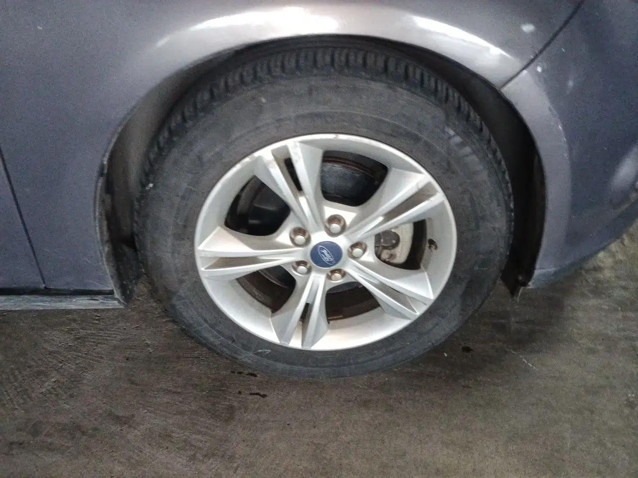Ford Focus 2012 Sedan 1.6L Automatic Fashion Edition — миниатюра 8