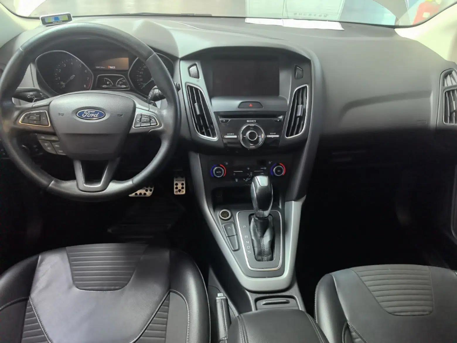 Ford Focus 2015 Hatchback EcoBoost 180 Automatic Sport Model — миниатюра 12